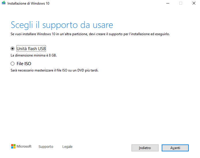 Seleziona unità flash USB per installare Windows 11