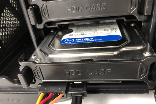 HDD／SSDをパソコンに取り付け